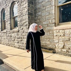 Khadija Roose’s Collection Black Color White stripe dress Abaya NWT Size M-L